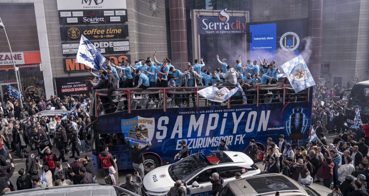 Son Gelişme: Erzurumspor şehir turu attı, binlerce insan sokağa döküldü! - Son Dakika: Gelişmeler Takip Ediliy