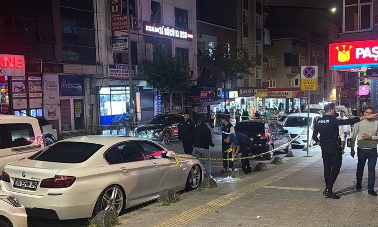 Esenler'de polise bıçakla yaklaşan şüpheli silahla yaralandı, bekçi hafif yaralandı | İşte Tüm Ayrıntılar