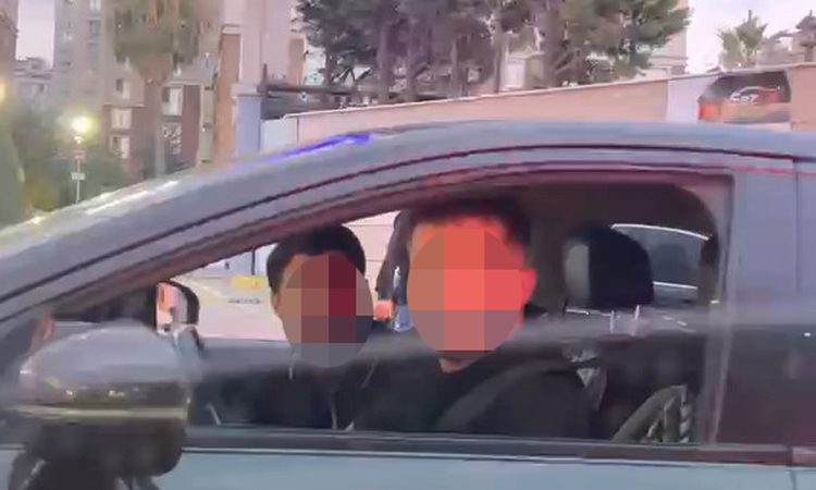 Esenyurt'ta tek şeritli yolda yol verme kavgası: Saldırı anı kamerada - Haberleri | İşte Tüm Ayrıntılar