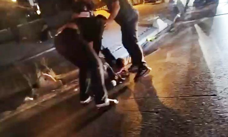 Son Gelişme: Esenyurt'ta Yol Ortasında Vahşet: Dakikalarca Tekme Tokat Dövdüler - Haberleri - Son Dakika Bilgi