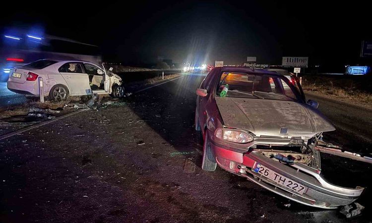 Eskişehir-Ankara yolunda kaza: 5 yaralı - Son Dakika ve Merak Edilenler
