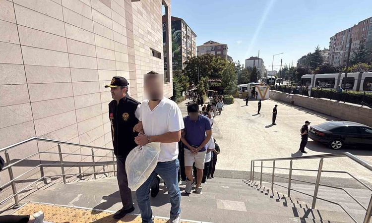 Kritik Açıklama: Eskişehir'de dev dolandırıcılık baskınu: 53 tutuklama - Son Dakika ve Merak Edilenler