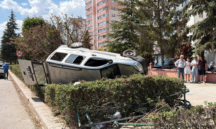 Eskişehir'de Hafif Ticari Araç Takla Attı: 1 Yaralı - Son Dakika - Son Dakika Bilgileri