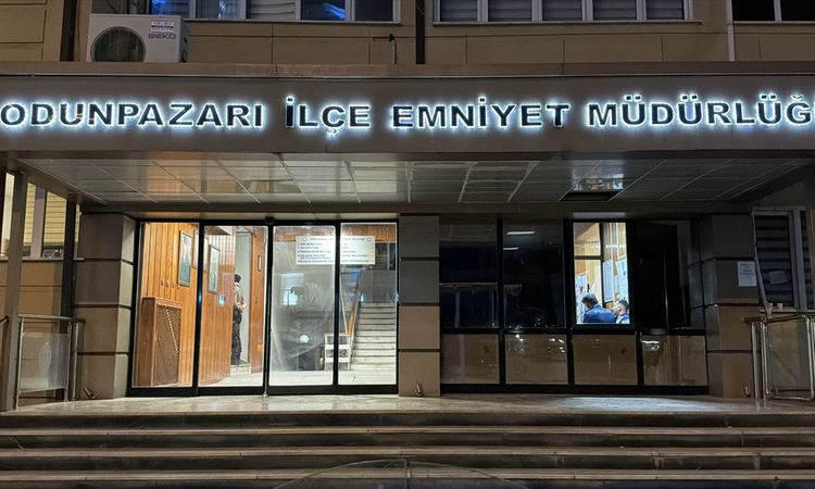 Eskişehir'de hastaneden firar eden hükümlü ele geçirildi - Son Dakika: Gelişmeler Takip Ediliyor