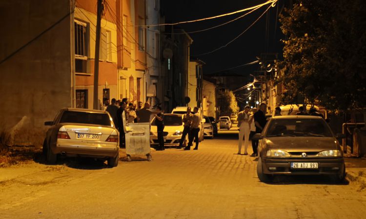 Fight between two neighboring families in Eskişehir: 11 injured, including a police officer - News
