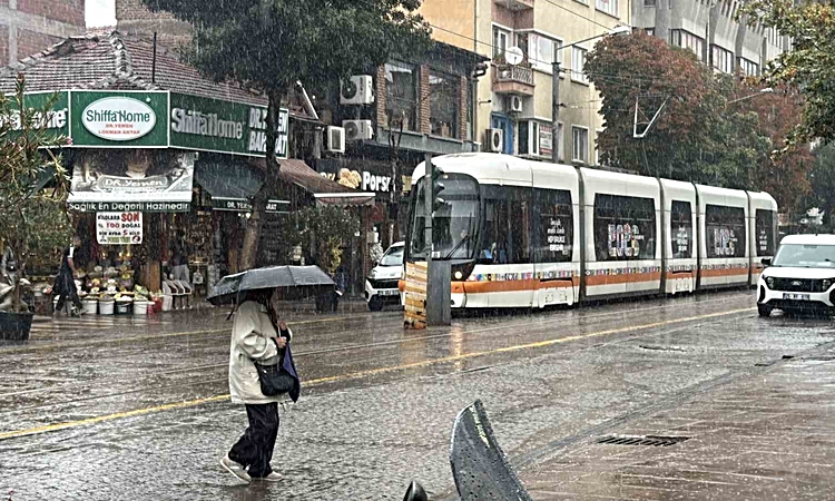 Eskişehir’de meteoroloji uyarı yaptı, sağanak yağış resmen start aldı - Son Dakika Bilgileri