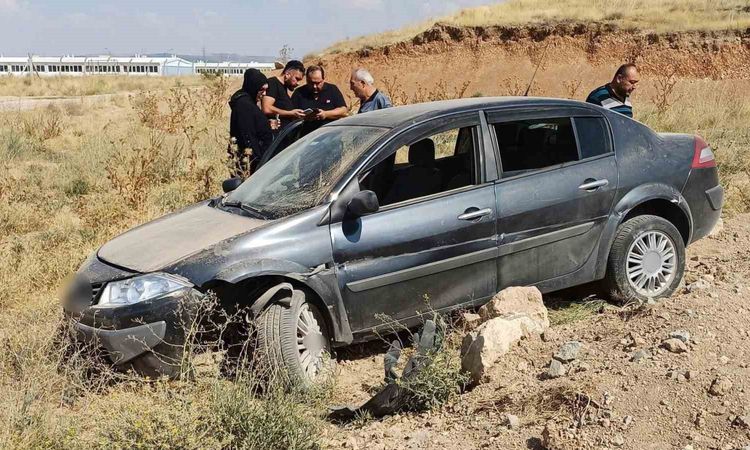 Eskişehir'de Otomobil Yoldan Çıktı - Son Dakika - Son Dakika Bilgileri