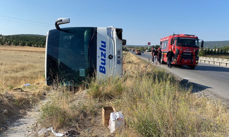 Passenger bus overturns in Eskişehir: 24 injured