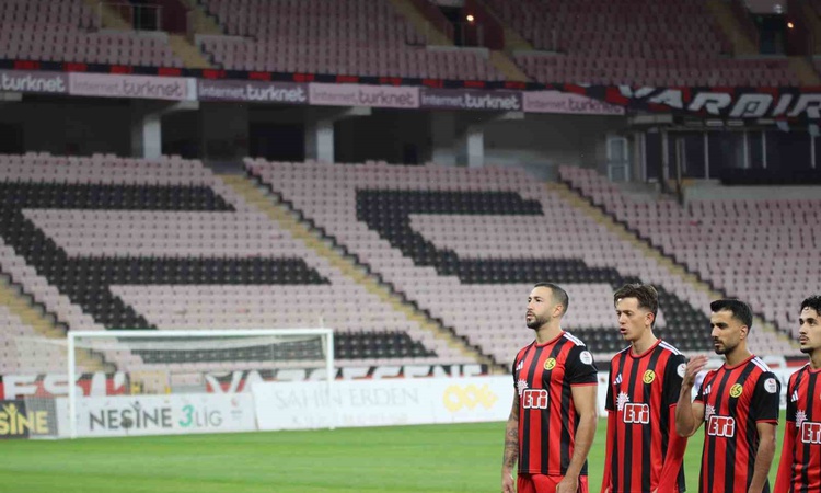 Eskişehirspor, taraftar cezası nedeniyle Etimesgutspor maçına seyircisiz çıktı: Gelişmeler Takip Ediliyor