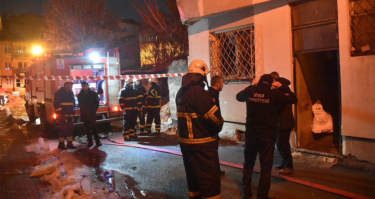 Sıcak Gündem: Ev alevlere teslim oldu, 26 kedi öldü - Son Dakika ve Merak Edilenler