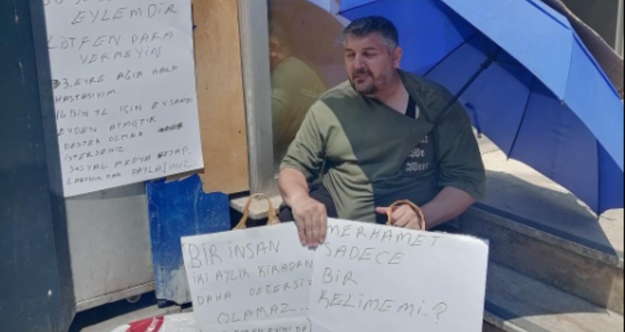 A tenant with a heart disease who was evicted from his house held a protest with a banner saying 'My heart is sick, your conscience' - News
