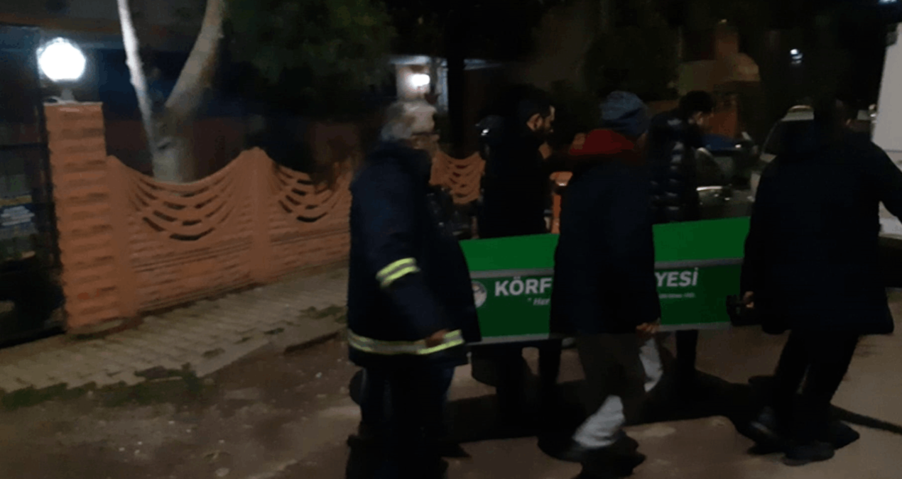 Sıcak Gündem: Evinde boğazından bıçaklanmış halde bulundu - Haberleri