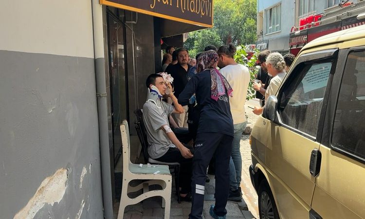 Kritik Açıklama: Evinde ilaçlama yaparken infilak oldu; 1’i ağır 2 yaralı - Haberleri | İşte Tüm Ayrıntılar
