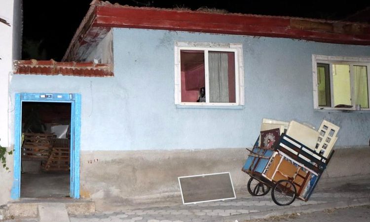 It was determined that the man who had a bad smell coming from his house died 5 days after his mother - Breaking News