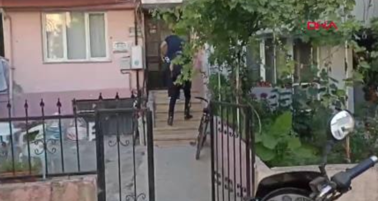 Gündemden Son Bilgiler: Evinin balkonundan havaya rastgele ateş açtı - Son Dakika