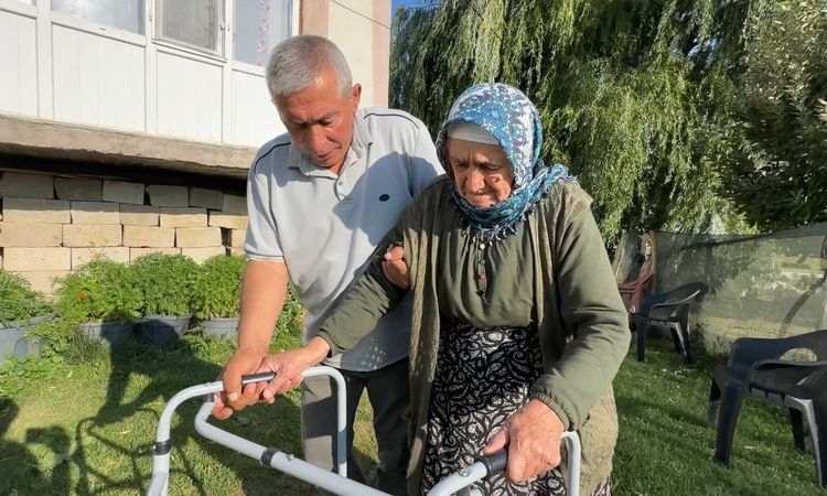 Son Gelişme: Evlat Sevgisi: 20 Yıldır Annesinin Eli Ayağı - Son Dakika - Son Dakika Bilgileri