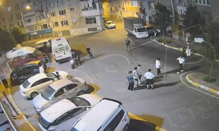 Ayrıntılar Netleşti: Fatih'te 19 yaşındaki Ali'nin bıçakla öldürüldüğü kavganın görüntüleri gözler önüne seril