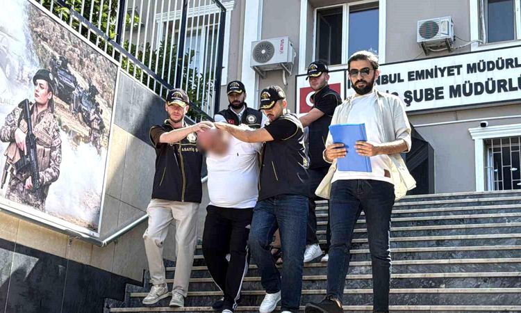 Sıcak Gündem: Fatih'te kılık değiştirip 4 kilogram altın vurgunu yapan 2 şüpheli ele geçirildi - Haberleri - S