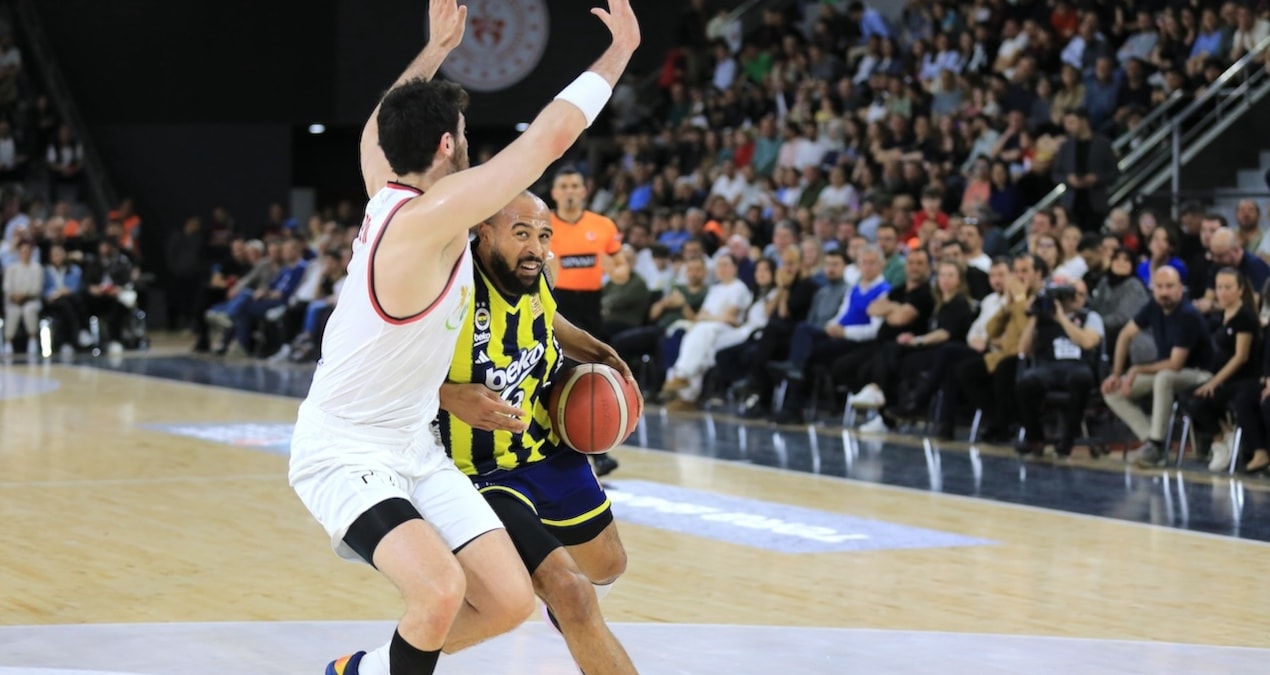 Ayrıntılar Netleşti: Fenerbahçe Beko liderliğini sürdürdü - Son Dakika: Gelişmeler Takip Ediliyor