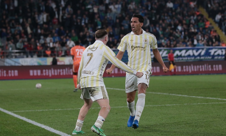Fenerbahçe, Çaykur Rizespor'u deplasmanda 3-0 yenerek Süper Lig'de galibiyet aldı | İşte Tüm Ayrıntılar
