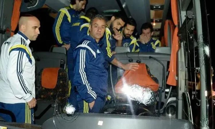 Sıcak Gündem: Fenerbahçe otobüsüne taarruz soruşturmasında gözaltına alınan 4 şüpheliden 1’i tutuklama kararı