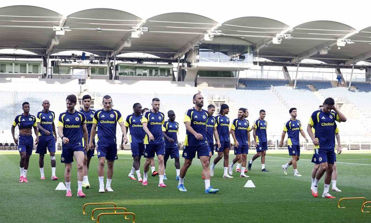 Sıcak Gündem: Fenerbahçe, Sturm Graz Maçı Hazırlıklarını Tamamladı - Son Dakika Haberleri: Gelişmeler Takip Ed