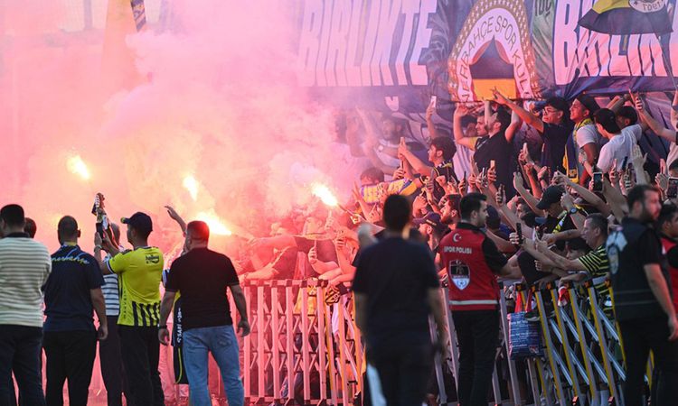 Son Gelişme: Fenerbahçe, Sturm Graz maçına hazır! Taraftarlar Samandıra'yı yaktı - Son Dakika Haberleri: Geliş
