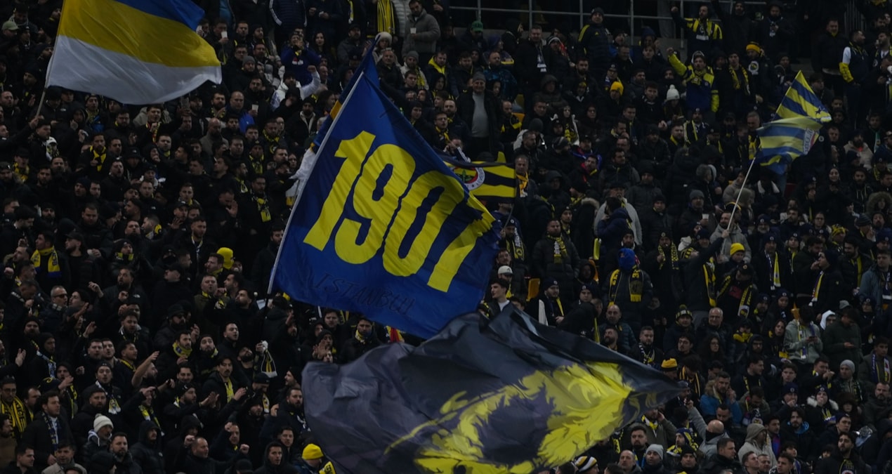 Kritik Açıklama: Fenerbahçe'ye seyirci yasağı cezası - Haberleri: Gelişmeler Takip Ediliyor
