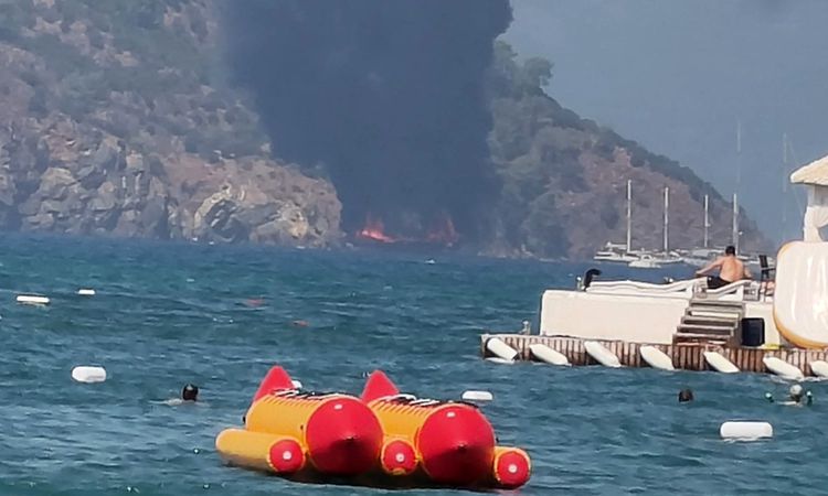 Kritik Açıklama: Fethiye'de Teknede Yangın: 115 Kişi Denize Atladı - Son Dakika: Gelişmeler Takip Ediliyor