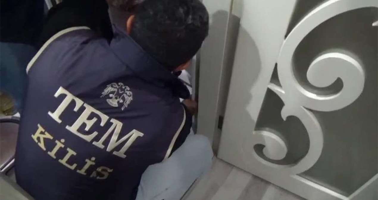 Son Gelişme: FETÖ firarisi banyonun gizli bölmesinde yakalandı - Son Dakika | İşte Tüm Ayrıntılar