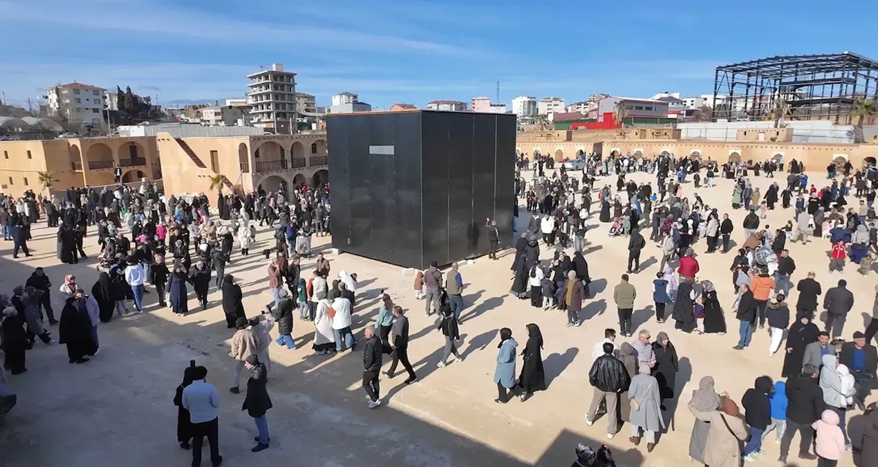 Kritik Açıklama: Film platosunu Kabe sandılar - Son Dakika Haberleri ve Merak Edilenler