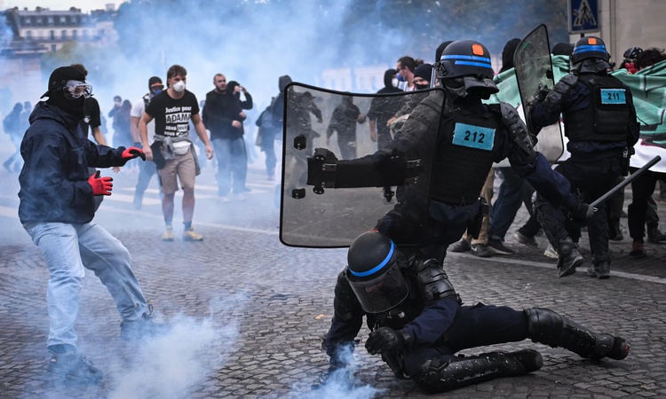Fransa'da devam eden öğrenci protestolarında 160 binden fazla kişi sokağa indi ve Merak Edilenler