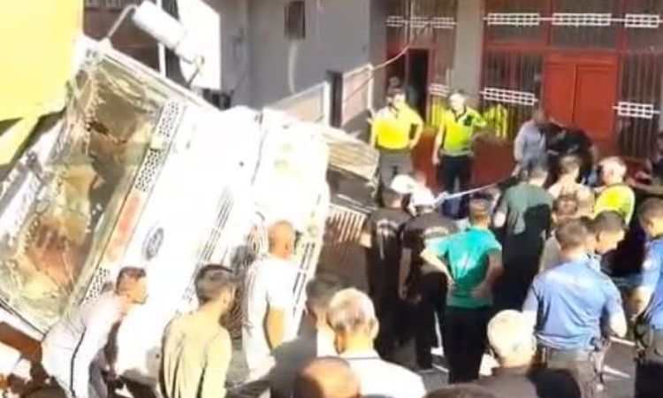 Kritik Açıklama: Freni boşalan kamyonun altında kalan kız çocuğu öldü - Haberleri - Son Dakika Bilgileri