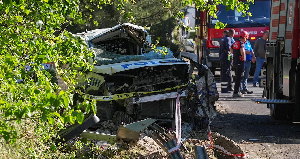Gündemden Son Bilgiler: Freni boşalan TIR çok sayıda aracı biçti... Ölü ve yaralılar var - En Son Haber | İşte