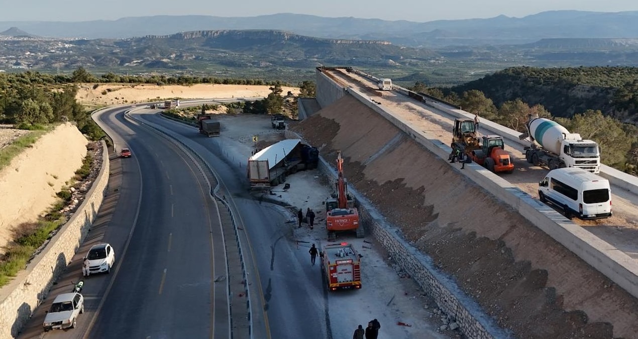 Son Gelişme: Freni boşalan tır faciaya neden oldu; 1 ölü 4 yaralı - Haberleri