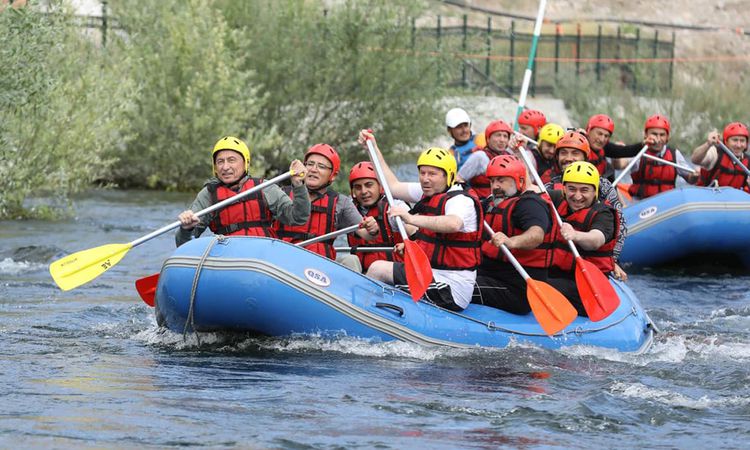 Sıcak Gündem: Fuat Oktay, Çekerek'te şampiyon sporcularla buluşarak rafting yaptı - Haberleri: Gelişmeler Taki
