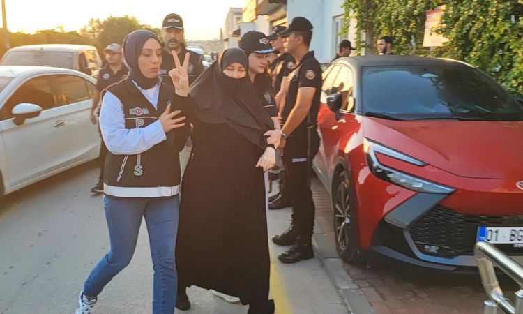 Ayrıntılar Netleşti: Furkan Vakfı baskınunda dikkat çeken an! Gözaltında zafer işareti yaptı - Son Dakika ve M
