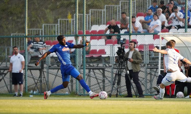 Football: Friendly Match - Last Minute