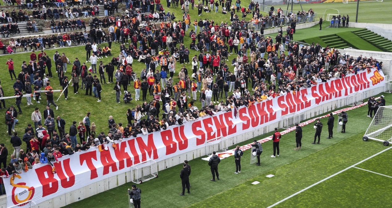 Son Gelişme: Galatasaray'da coşkulu antrenman! Taraftar moral verdi - En Son Haber - Son Dakika Bilgileri