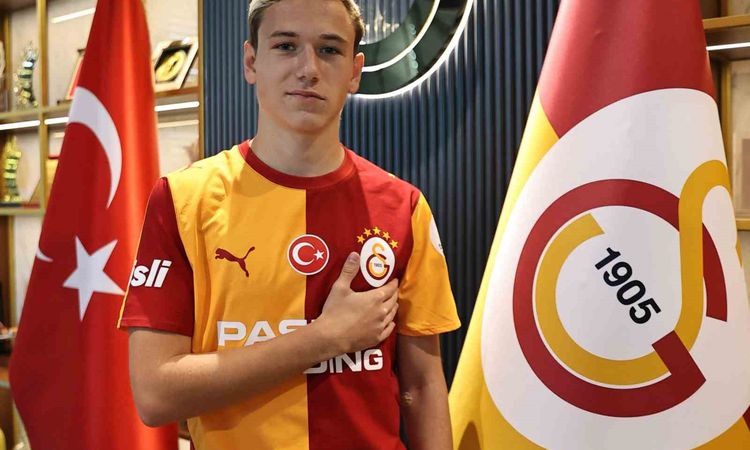 Galatasaray'dan Tarihi Transfer: İlk Rus Futbolcu Batrakov - Son Dakika Bilgileri