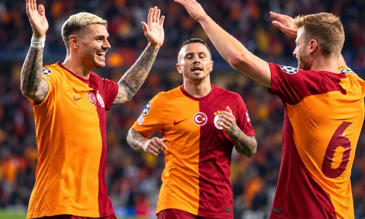 Galatasaray'ın eski yıldızı 33 yaşında futbolu bıraktı! Nedeni kahretti - Son Dakika Bilgileri