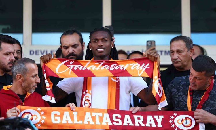 Galatasaray'ın Yıldızı Leao İstanbul'da