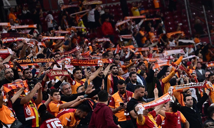 Galatasaraylı yıldıza RAMS Park'ta şok protesto! Islıklarla çıktı - Son Dakika Bilgileri