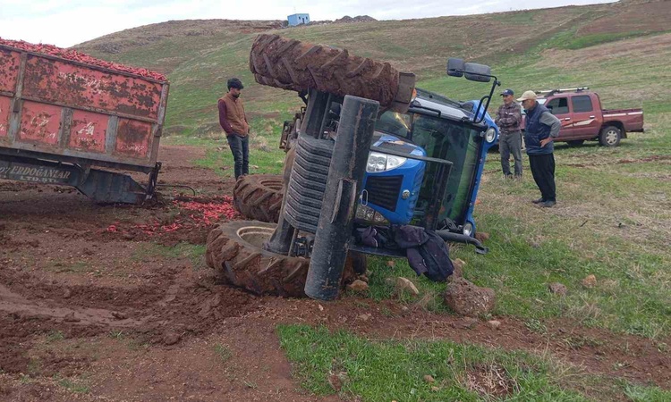 Gaziantep İslahiye'de traktör fren arızası iddiasıyla devrildi, maddi hasar oluştu - Son Dakika Bilgileri