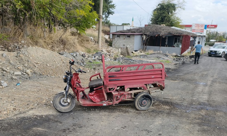Gaziantep Nurdağı'nda otomobil ile 3 tekerlekli motosiklet çarpıştı; baba-kız yaralandı ve Merak Edilenler