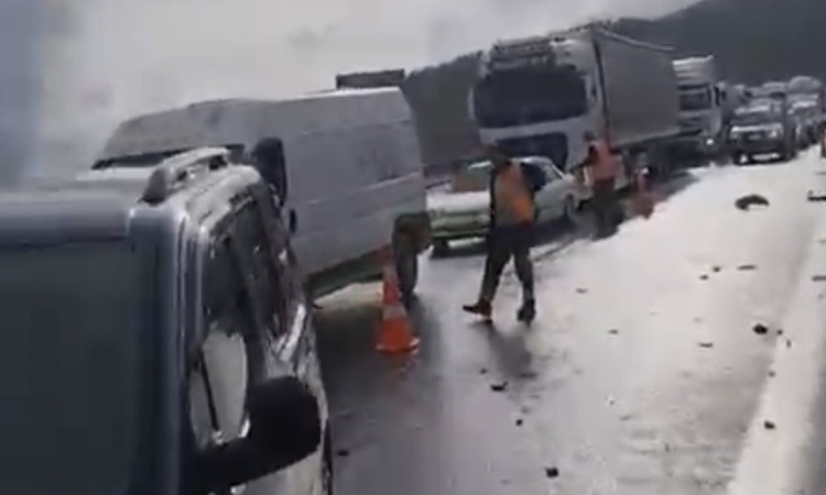 Gaziantep Nurdağı'nda yoğun yağış nedeniyle zincirleme kazada 8 kişi yaralandı - Son Dakika Bilgileri