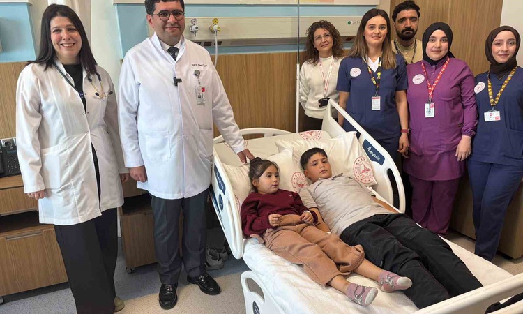 Gaziantep Şehir Hastanesi'nde iki kardeşin kalp deliği aynı gün anjiyo ile kapatıldı ve Merak Edilenler