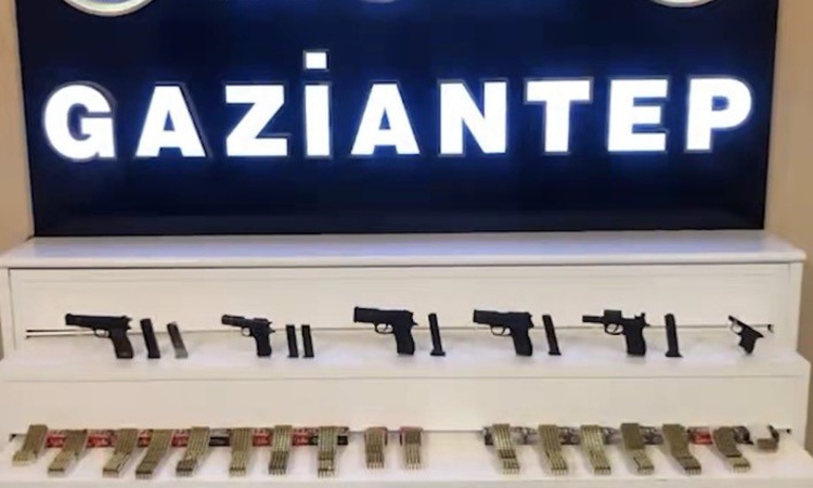 Gaziantep'te 4 tabanca ve 1528 fişek ele geçirildi, 1 kişi yakalandı.: Gelişmeler Takip Ediliyor