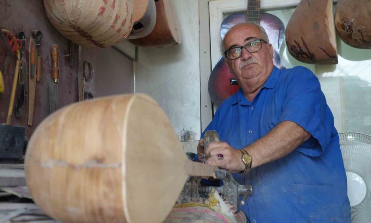 Gaziantep'te bağlama ustası Enver Arslanyürek, 36 yıldır üretiyor ama çalamıyor: Gelişmeler Takip Ediliyor