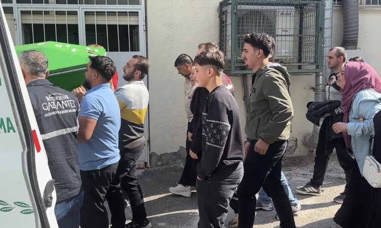 Gaziantep'te bıçaklanarak ölen 16 yaşındaki çocuğun cenazesi ailesine teslim edildi: Gelişmeler Takip Ediliyor